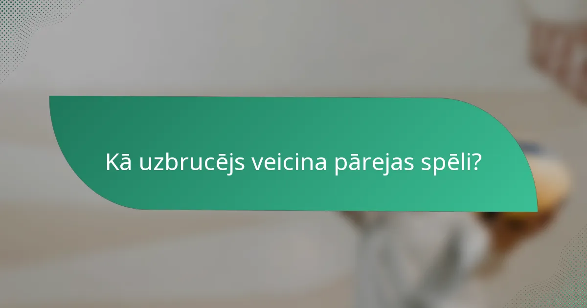 Kā uzbrucējs veicina pārejas spēli?