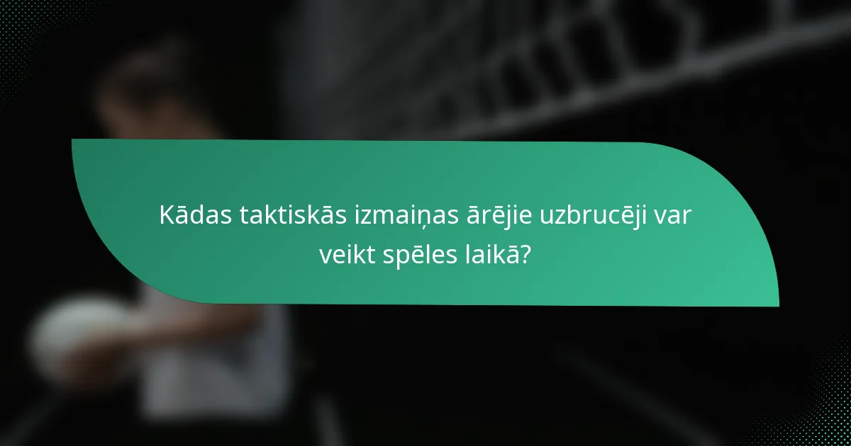 Kādas taktiskās izmaiņas ārējie uzbrucēji var veikt spēles laikā?